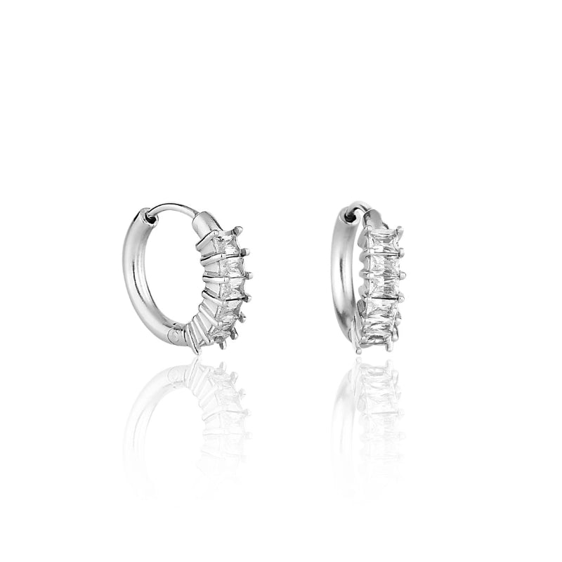 Brinco feminino argola cravejada Laira com zircônias baguete em aço inoxidável 316L - Only Steel
